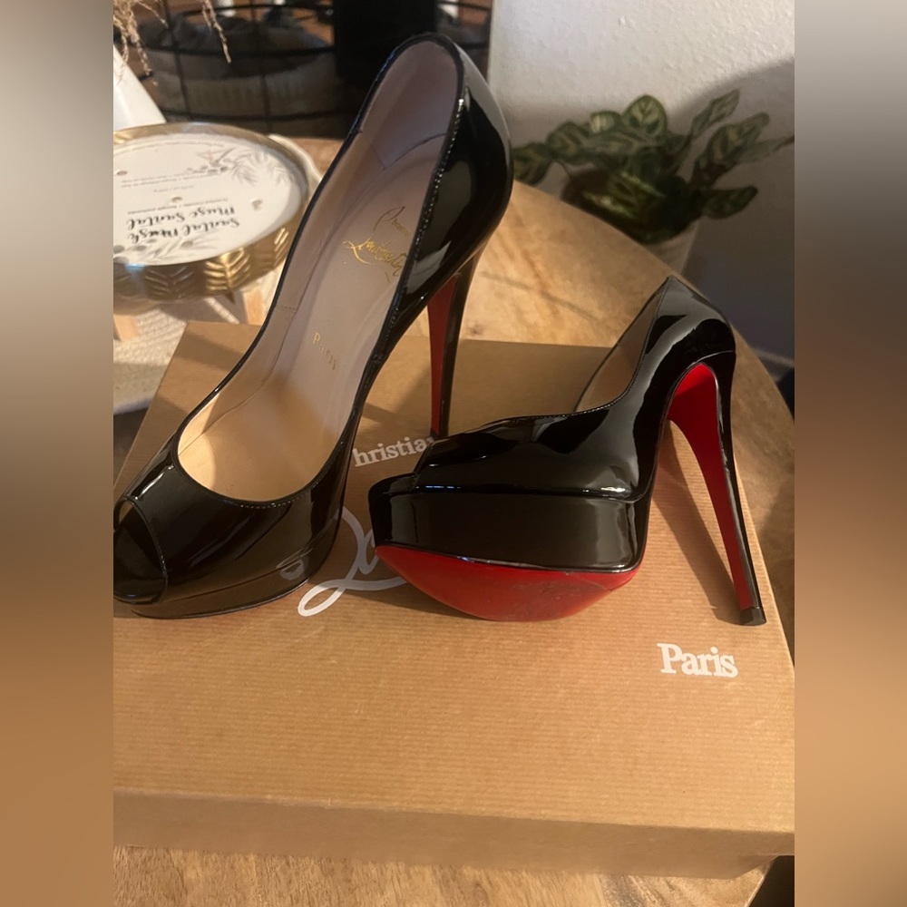 Heels - Picture 2 of 4